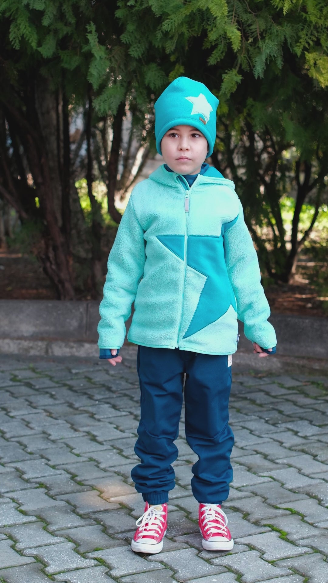 Child wearing Mavi Wellsoft Bere and matching polar jacket, perfect for winter with star embroidery and soft fabric.