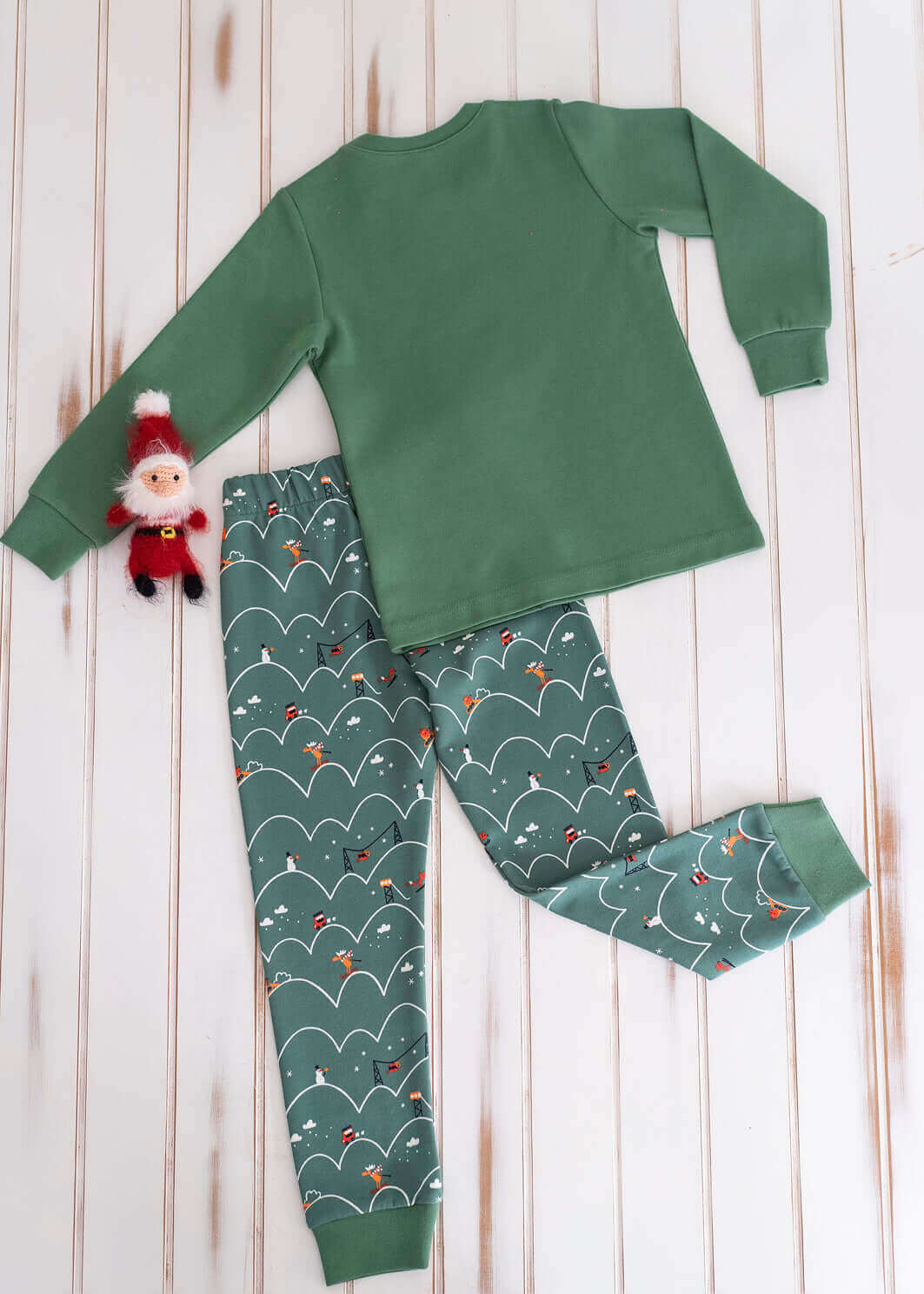 Geyikçik Pijama Takımı - Çocuk Pijama Takımı | Jo&Juke, SKU P0209S, Etiketler Geyik Desenli Pijama,Konforlu Uyku Modası,Koyu Yeşil Çocuk Giyim,kıs,Pamuk-Polyester İnterlok,Çocuk Pijama Takımı