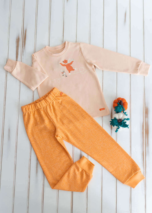 Çocuk ayıcık pijama takımı, sevimli tasarımıyla huzurlu bir uyku için ideal.