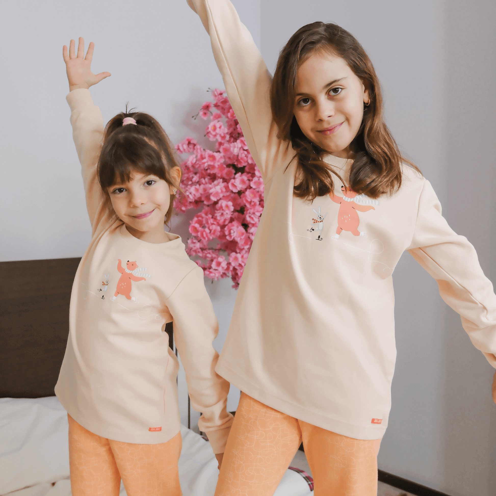 Çocuk ayıcık pijama takımı ile neşeli anlar, Jo&Juke kalitesi ve sevimli ayıcık deseni.