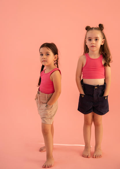 Çocuklar için organik yazlık crop t-shirt ve şort kombinasyonu, yaz modası